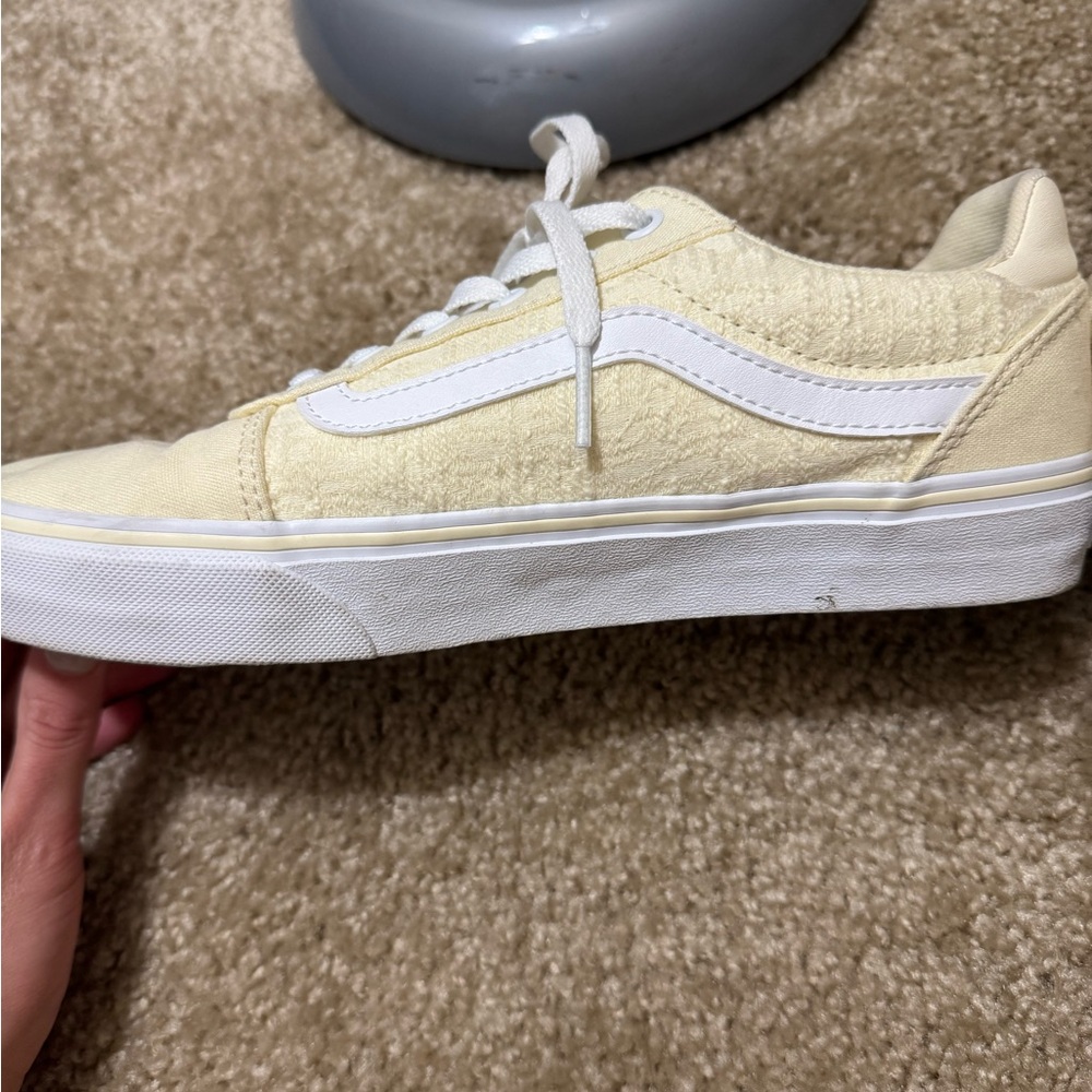Vans - Picture 2 of 4